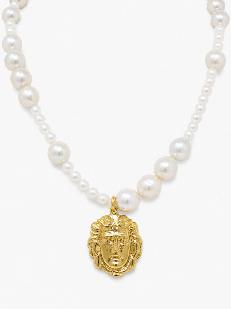 Irregular pearl necklace with Medusa medallion in 18k gold-plated sterling silver, handcrafted in Italy by Vintouch