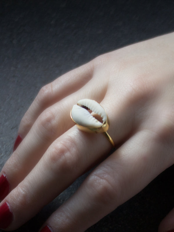 Vintouch Cowry Shell Ring